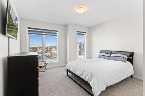 492 Chinook Gate Square Sw, Airdrie, AB - Indoor Photo Showing Bedroom