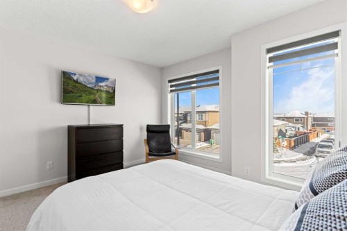 492 Chinook Gate Square Sw, Airdrie, AB - Indoor Photo Showing Bedroom
