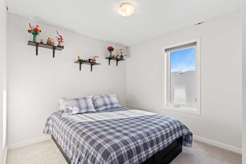 492 Chinook Gate Square Sw, Airdrie, AB - Indoor Photo Showing Bedroom