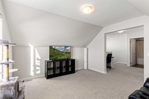 492 Chinook Gate Square Sw, Airdrie, AB - Indoor Photo Showing Other Room