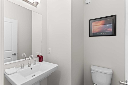 492 Chinook Gate Square Sw, Airdrie, AB - Indoor Photo Showing Bathroom