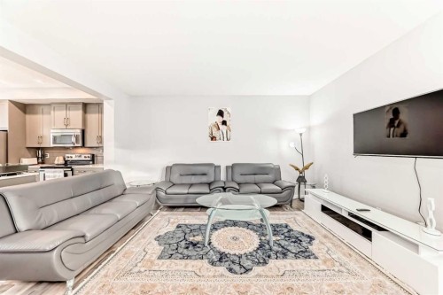 1810 Baywater Drive Sw, Airdrie, AB - Indoor Photo Showing Living Room