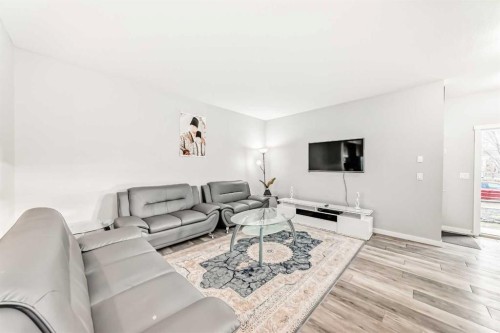 1810 Baywater Drive Sw, Airdrie, AB - Indoor Photo Showing Living Room