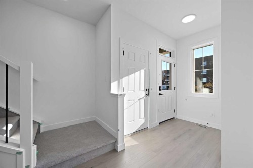 264 Edith Place Nw, Calgary, AB - Indoor Photo Showing Other Room