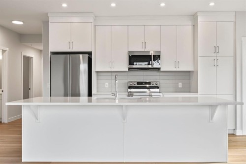 2202-2117 81 Street Sw, Calgary, AB - Indoor Photo Showing Kitchen With Upgraded Kitchen