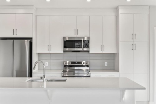 2202-2117 81 Street Sw, Calgary, AB - Indoor Photo Showing Kitchen With Double Sink With Upgraded Kitchen