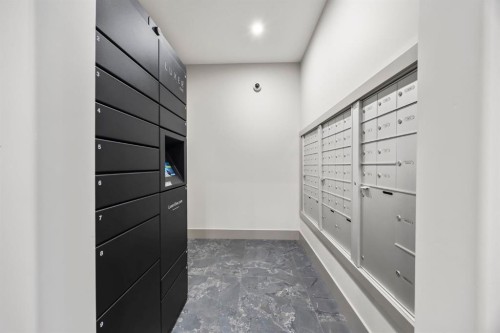 2202-2117 81 Street Sw, Calgary, AB - Indoor Photo Showing Other Room