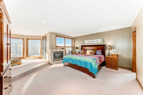 67 Evergreen Rise Sw, Calgary, AB - Indoor Photo Showing Bedroom