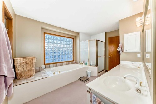 67 Evergreen Rise Sw, Calgary, AB - Indoor Photo Showing Bathroom