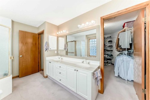 67 Evergreen Rise Sw, Calgary, AB - Indoor Photo Showing Bathroom