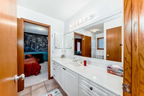 67 Evergreen Rise Sw, Calgary, AB - Indoor Photo Showing Bathroom