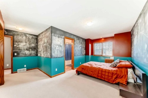 67 Evergreen Rise Sw, Calgary, AB - Indoor Photo Showing Bedroom