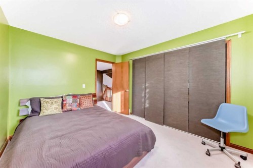 67 Evergreen Rise Sw, Calgary, AB - Indoor Photo Showing Bedroom