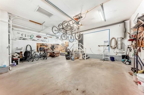 67 Evergreen Rise Sw, Calgary, AB - Indoor Photo Showing Garage