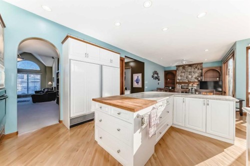 67 Evergreen Rise Sw, Calgary, AB - Indoor Photo Showing Kitchen