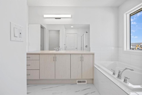 2321 Lancaster Heights Se, Airdrie, AB - Indoor Photo Showing Bathroom
