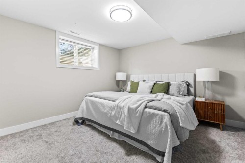 860 Archwood Road Se, Calgary, AB - Indoor Photo Showing Bedroom