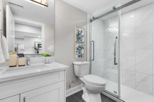 860 Archwood Road Se, Calgary, AB - Indoor Photo Showing Bathroom