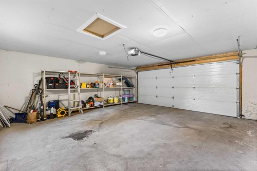 860 Archwood Road Se, Calgary, AB - Indoor Photo Showing Garage