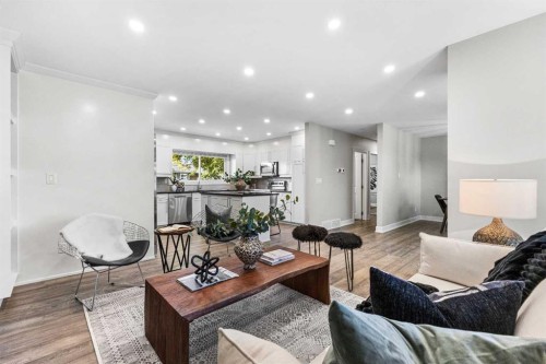 860 Archwood Road Se, Calgary, AB - Indoor Photo Showing Living Room