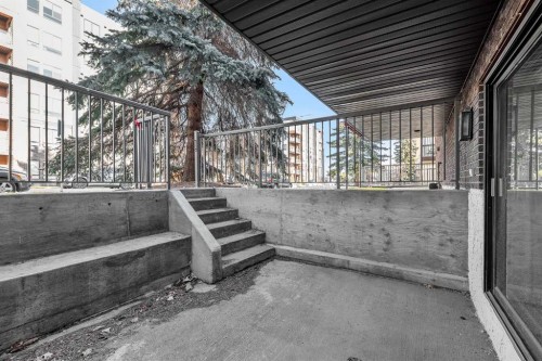 102-611 67 Avenue Sw, Calgary, AB - Outdoor