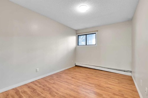 102-611 67 Avenue Sw, Calgary, AB - Indoor Photo Showing Other Room