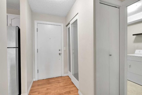 102-611 67 Avenue Sw, Calgary, AB - Indoor