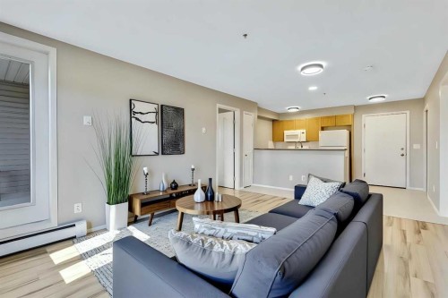 118-428 Chaparral Ravine View Se, Calgary, AB - Indoor Photo Showing Living Room