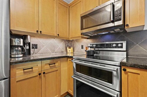 305-836 15 Avenue Sw, Calgary, AB - Indoor Photo Showing Kitchen