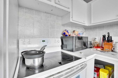 28 Abergale Close Ne, Calgary, AB - Indoor Photo Showing Laundry Room