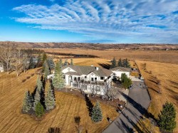 162 Country Lane Drive  Rural Rocky View County, AB T3Z 1J3