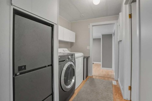 8 29415 Range Rd 52,, Rural Mountain View County, AB - Indoor Photo Showing Laundry Room