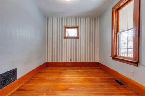 77 Elma Street West, Okotoks, AB - Indoor Photo Showing Other Room