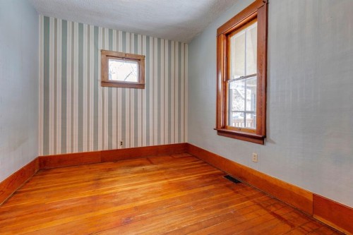 77 Elma Street West, Okotoks, AB - Indoor Photo Showing Other Room