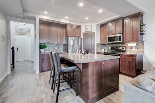 44 New Brighton Landing Se, Calgary, AB - Indoor Photo Showing Kitchen