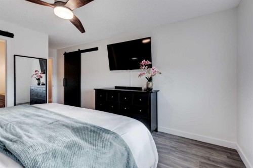 44 New Brighton Landing Se, Calgary, AB - Indoor Photo Showing Bedroom