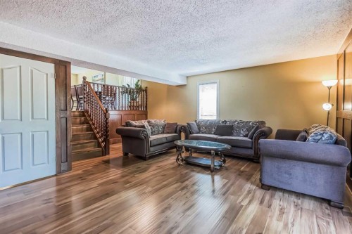55 Bermuda Close Nw, Calgary, AB - Indoor Photo Showing Living Room
