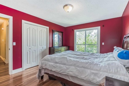 55 Bermuda Close Nw, Calgary, AB - Indoor Photo Showing Bedroom
