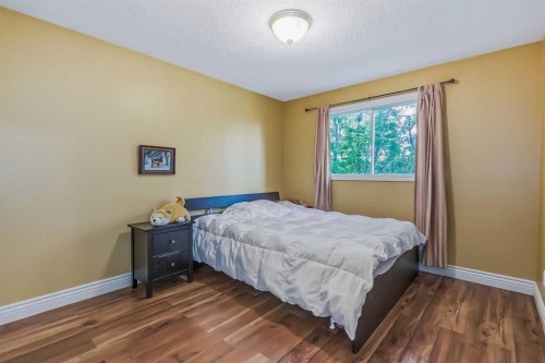 55 Bermuda Close Nw, Calgary, AB - Indoor Photo Showing Bedroom