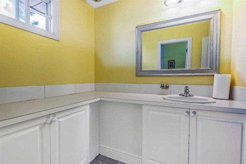 55 Bermuda Close Nw, Calgary, AB - Indoor Photo Showing Bathroom