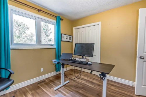 55 Bermuda Close Nw, Calgary, AB - Indoor Photo Showing Office