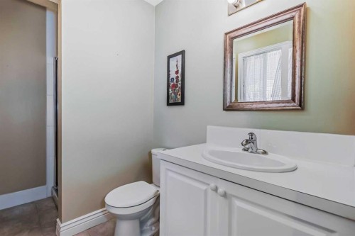 55 Bermuda Close Nw, Calgary, AB - Indoor Photo Showing Bathroom