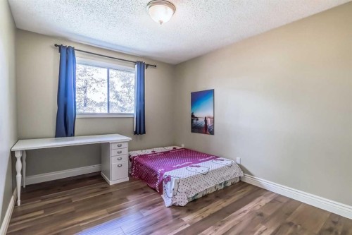 55 Bermuda Close Nw, Calgary, AB - Indoor Photo Showing Bedroom