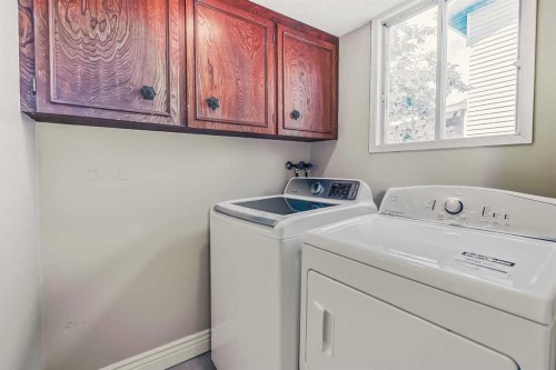 55 Bermuda Close Nw, Calgary, AB - Indoor Photo Showing Laundry Room