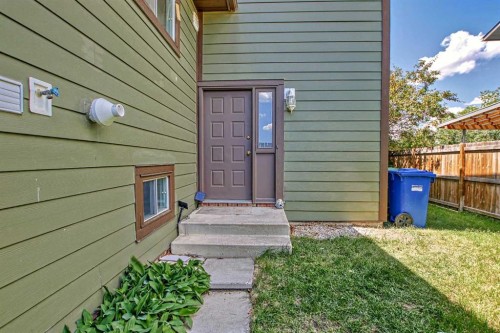 55 Bermuda Close Nw, Calgary, AB - Outdoor With Exterior