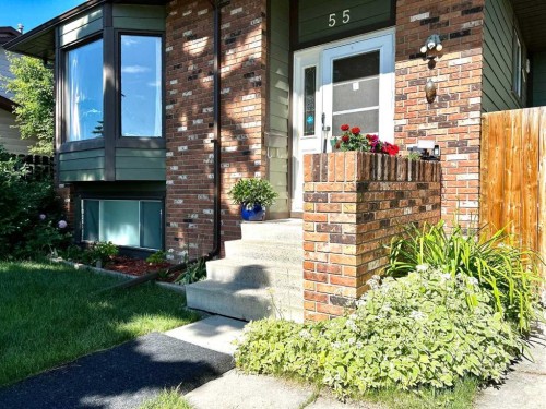 55 Bermuda Close Nw, Calgary, AB - Outdoor