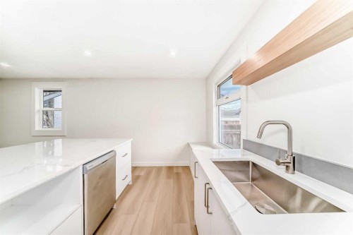 1242 Mardale Drive Ne, Calgary, AB - Indoor Photo Showing Kitchen