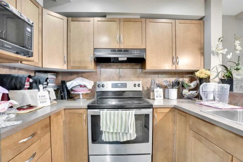 56 Country Village Manor Ne, Calgary, AB - Indoor Photo Showing Kitchen