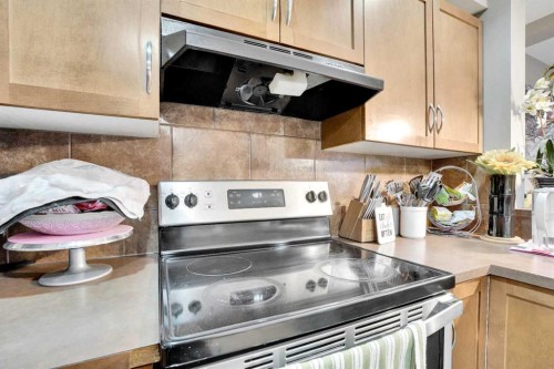 56 Country Village Manor Ne, Calgary, AB - Indoor Photo Showing Kitchen