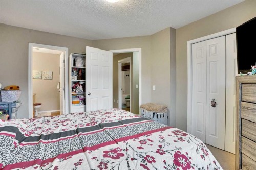 56 Country Village Manor Ne, Calgary, AB - Indoor Photo Showing Bedroom